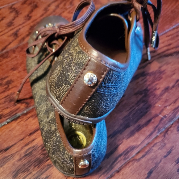 NWOT Michael Kors tennis style shoe - Picture 4 of 4